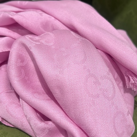 NWT Gucci GG Rose Scarf Wrap Silk Wool - Picture 2 of 9